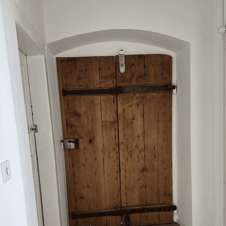 Antik Türe Altstadt chur kosmetik im Alten modernen Design