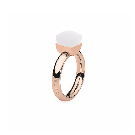 Dies ist ein Ring der Marke Qudo, Modell Firenze. Er hat eine Farbkombination aus Weiss und Roségold. Der Ring strahlt Eleganz und Klasse aus und ist ideal für besondere Anlässe oder als alltägliches Accessoire.